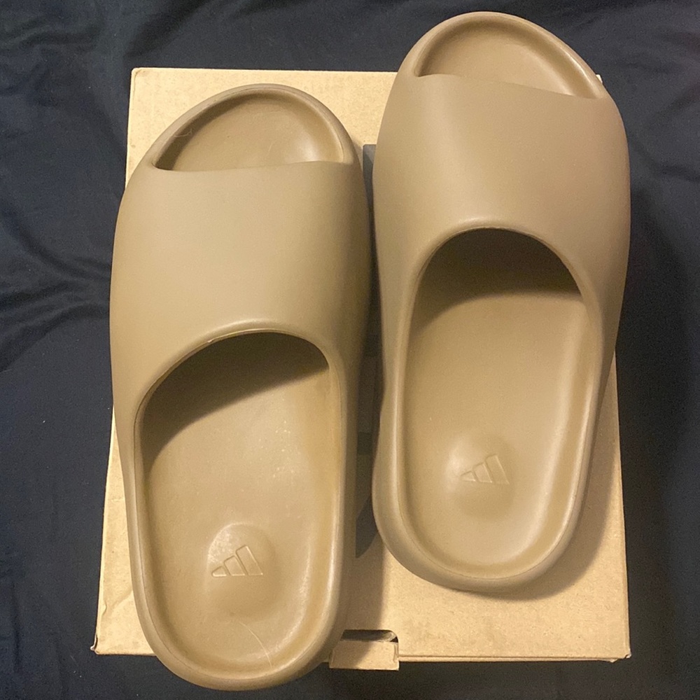 Core Yeezy Slides 2021 (unisex)
